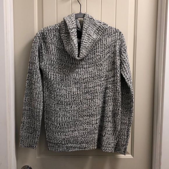 madison lilly Sweaters - Madison Lilly Sweater (M)